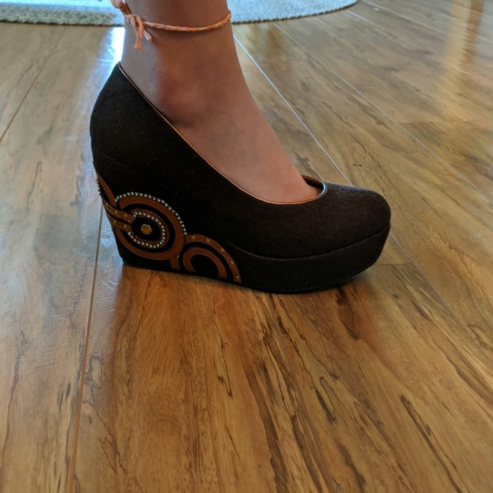 Shoes - Picture 4 of 4